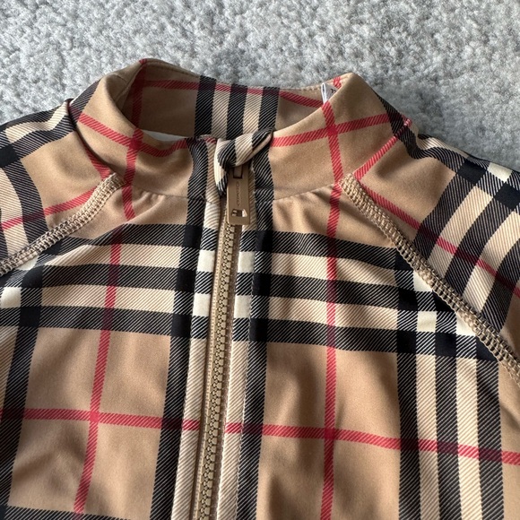 Authentic Burberry Rashguard - Picture 2 of 4